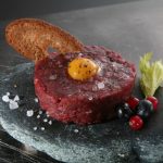 piatto con tartare di cervo